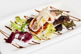 Restaurante aqui hi ha molla i tapes:  Torrada de seit casol amb chimichurri de verdures