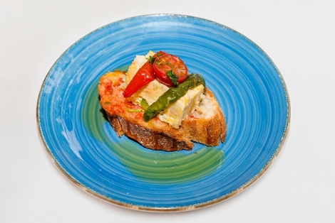 Dau truita de bacall o Torrada amb escalivada